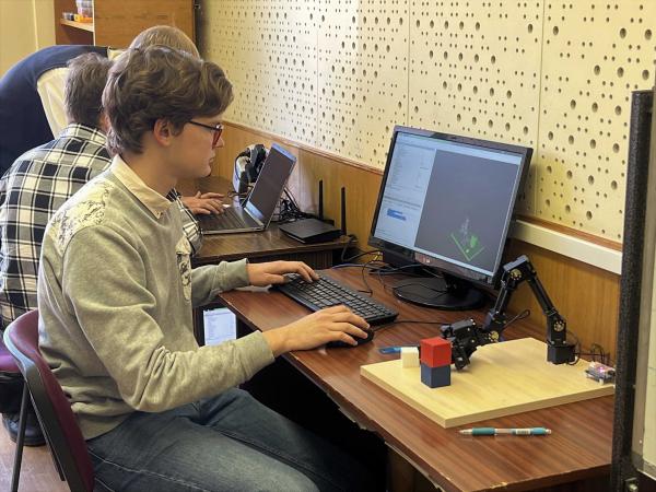 Для студентов факультета ВМК открылась запись на курсы Академической программы по ИИ