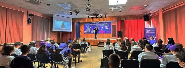 Основатель курса «Нейронные сети и их применение в научных исследованиях» Сергей Запуниди рассказал школьникам об ИИ